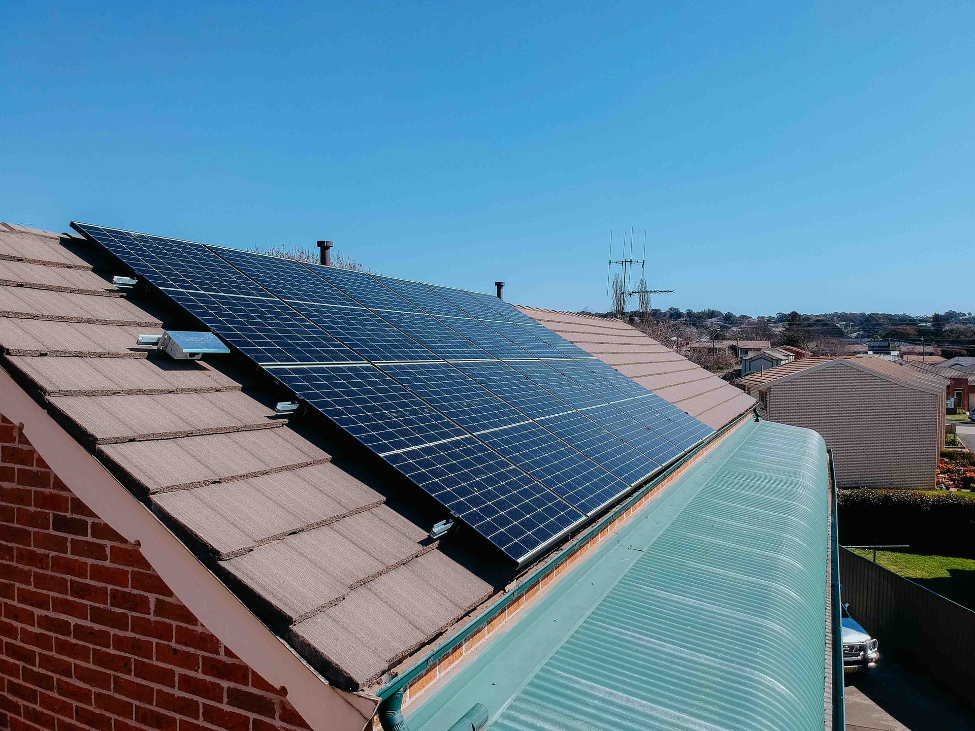 Rooftop solar panel installation completed by Island Solar